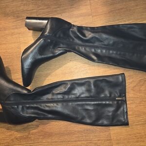 TOP Moda Black Knee-High Heeled Boots